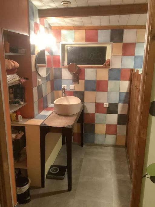 Charmante Maison Atypique En Village Saint-Colombin 외부 사진